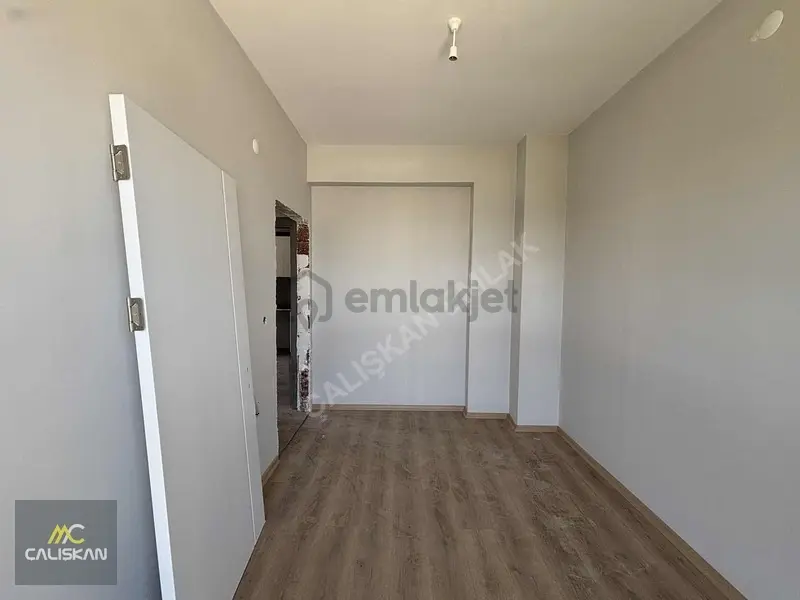 Devlet Hastanesi,emniyet Müdürlüğü Yakını Satılık 2+0 - 6