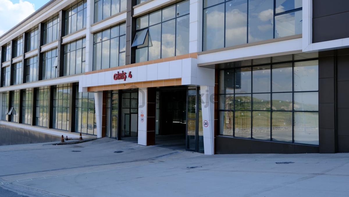 Mega Şaşmaz'da Yola Cepheli Kiralık Dükkan - 25