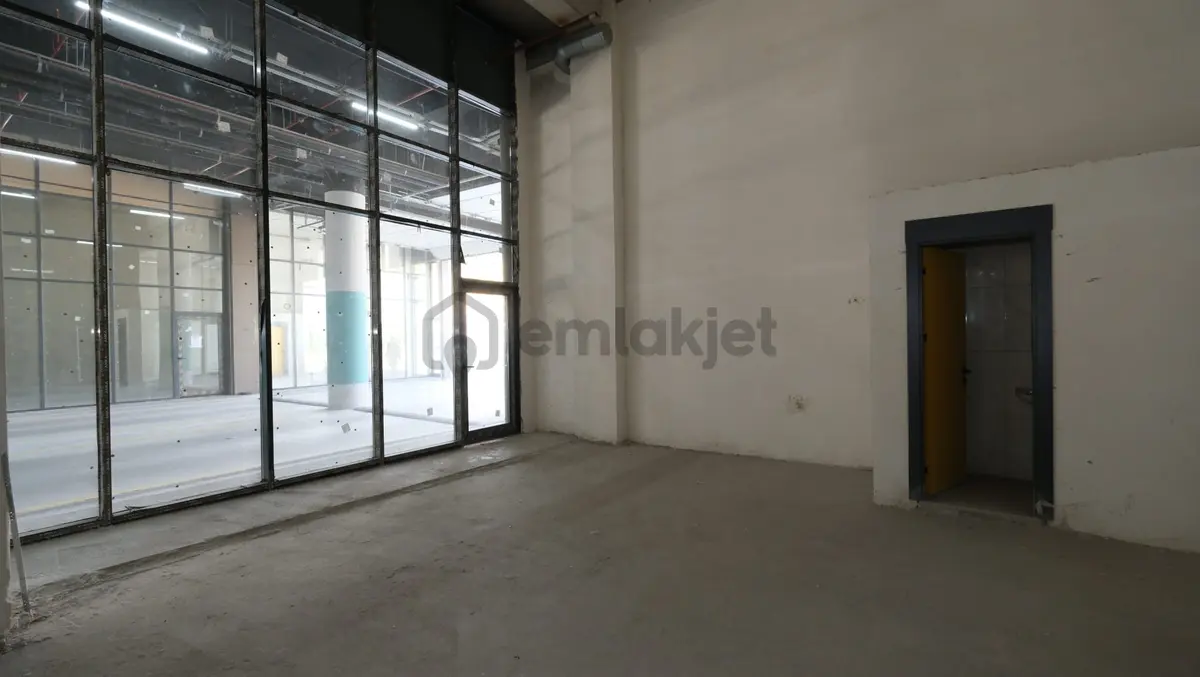 Mega Şaşmaz'da Yola Cepheli Kiralık Dükkan - 23