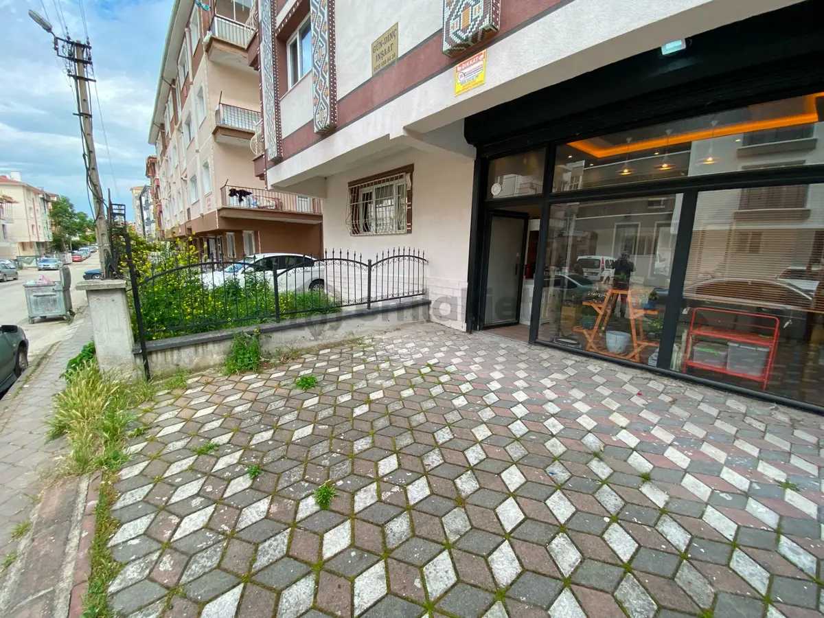 Mareşal Çakmak Mah. Kullanışlı İşlek Konumda Satılık Dükkan - 16