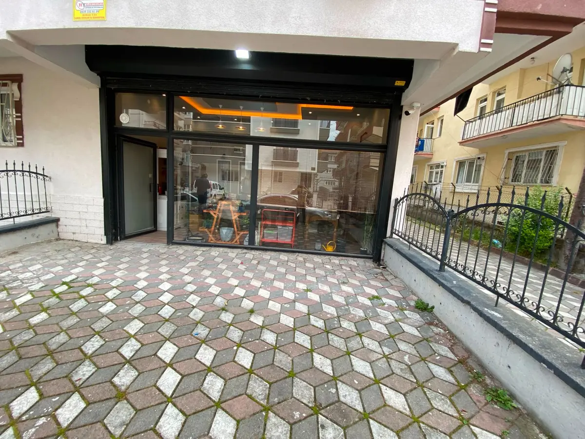 Mareşal Çakmak Mah. Kullanışlı İşlek Konumda Satılık Dükkan - 13