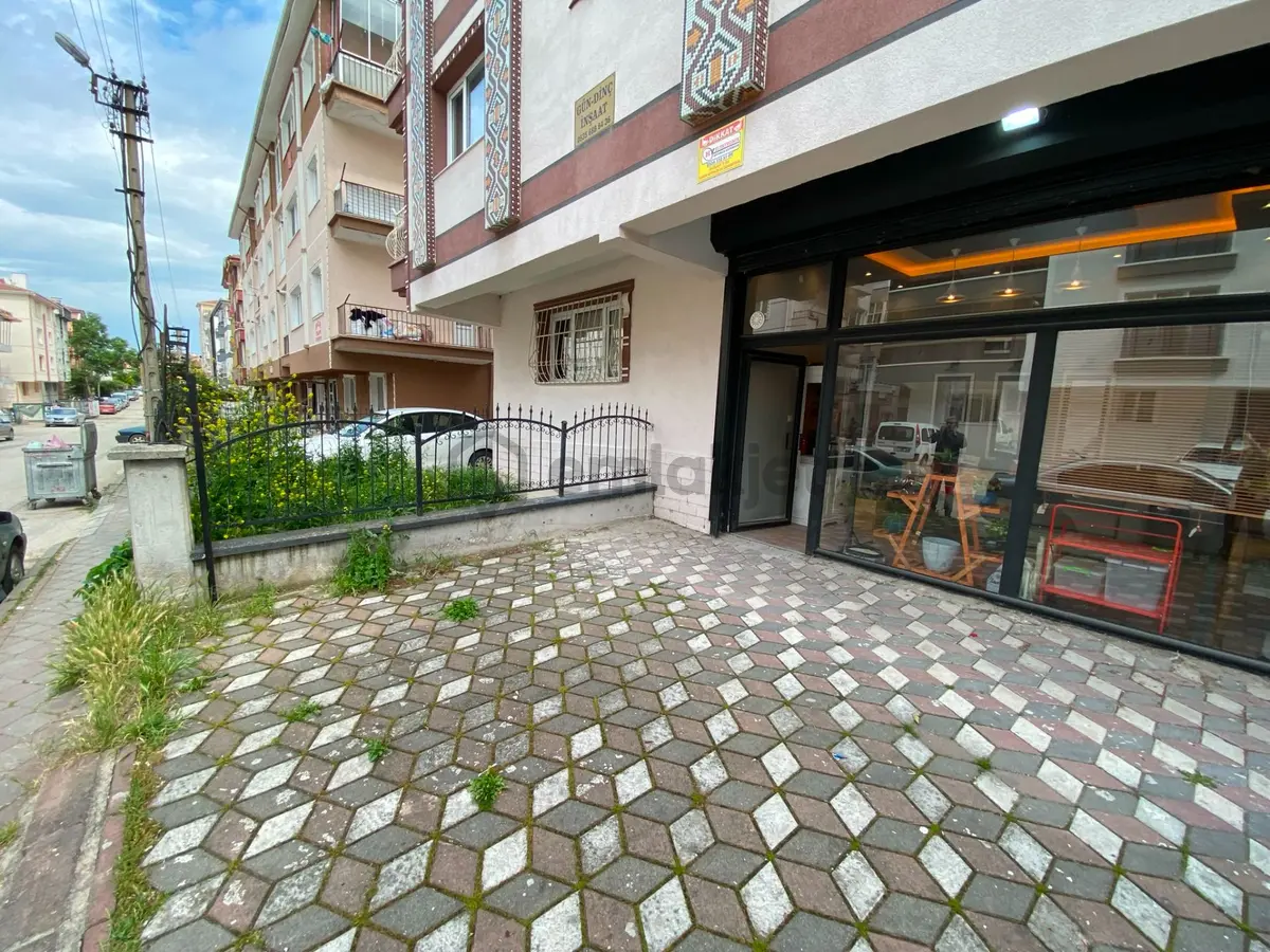 Mareşal Çakmak Mah. Kullanışlı İşlek Konumda Satılık Dükkan - 20