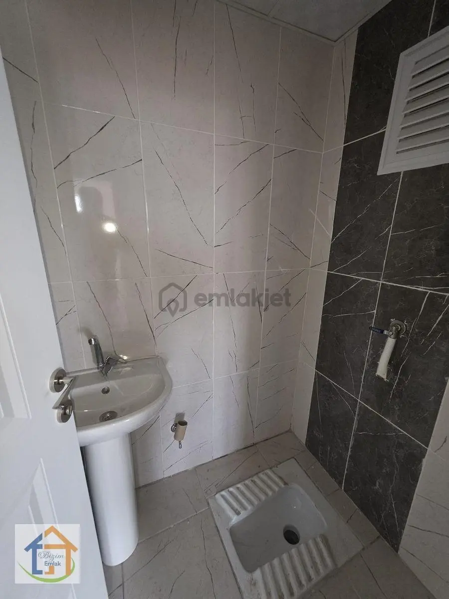 İlk Kullanıma Uygun Ebeveyn Banyolu 2+1 Satılık Daire - 11