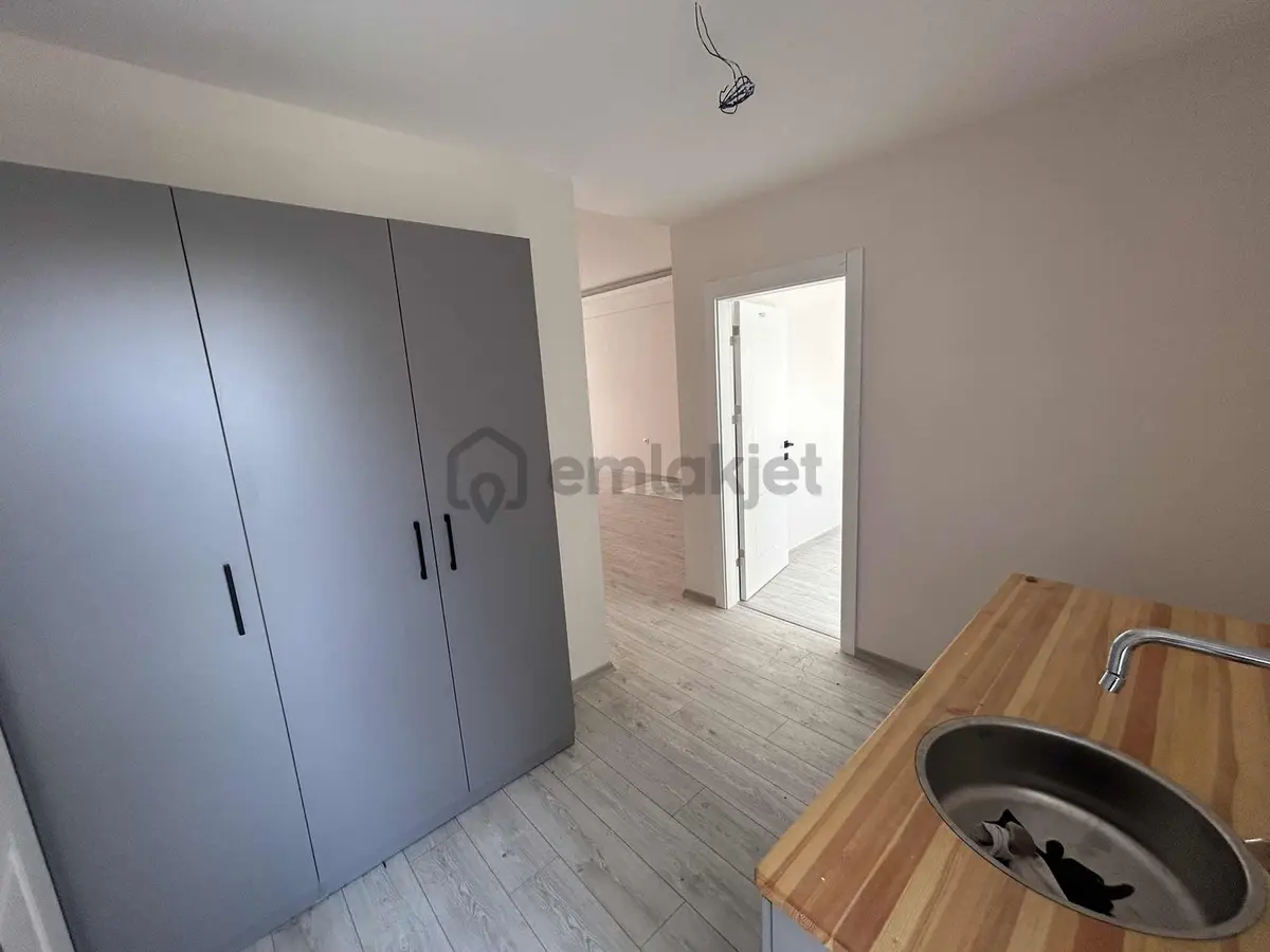 Kuşadası Çarşı İçinde Satılık 1+1 Ve 1+0 Büro&ofisler. - 13