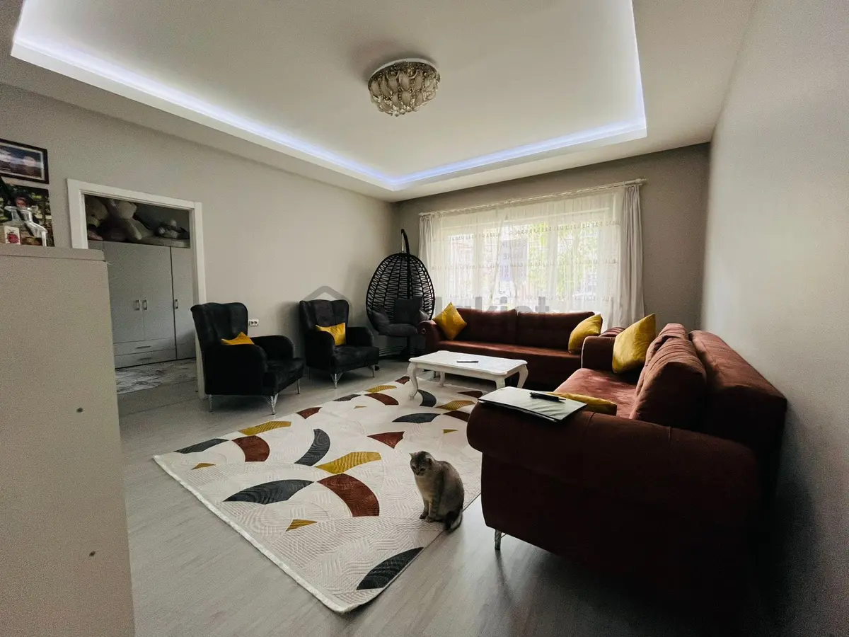 Bağlarbaşı Cadde Üzeri 2+1 100 M2 Giriş Kat Satılık Daire_!! - 2