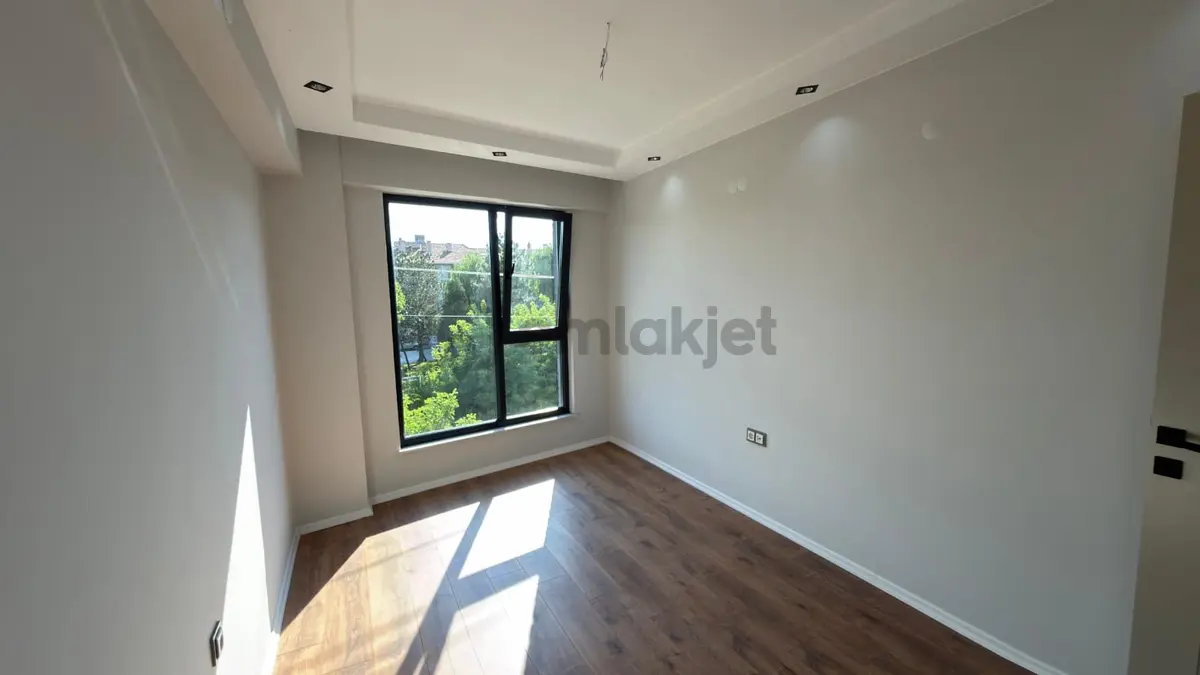 Rba'dan Sütlüce Mh. İstiklal Cd. Üzerinde Satılık 1+1 Apart - 3