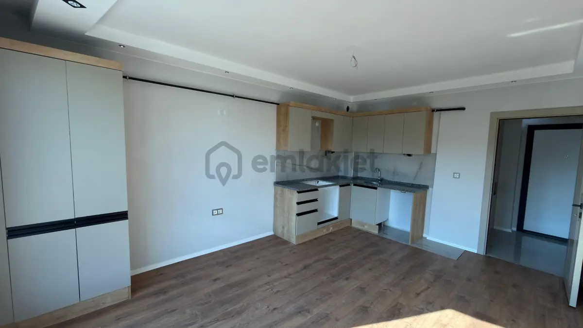 Rba'dan Sütlüce Mh. İstiklal Cd. Üzerinde Satılık 1+1 Apart - 2