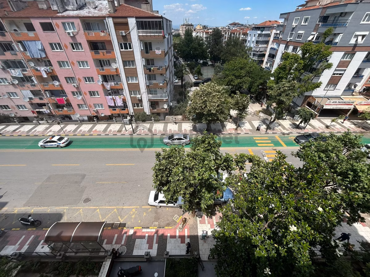 Manisa Yunusemre Akmescit'te Merkezî Konumlu Satılık 2+1 Daire