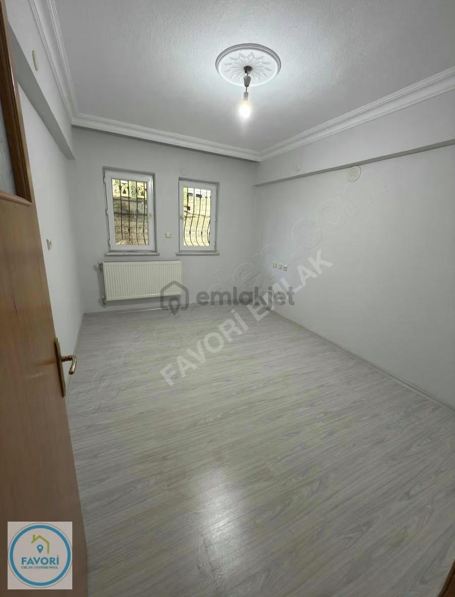 Favoriden Kiralık Bahçe Kat 3+1 Daire - 4