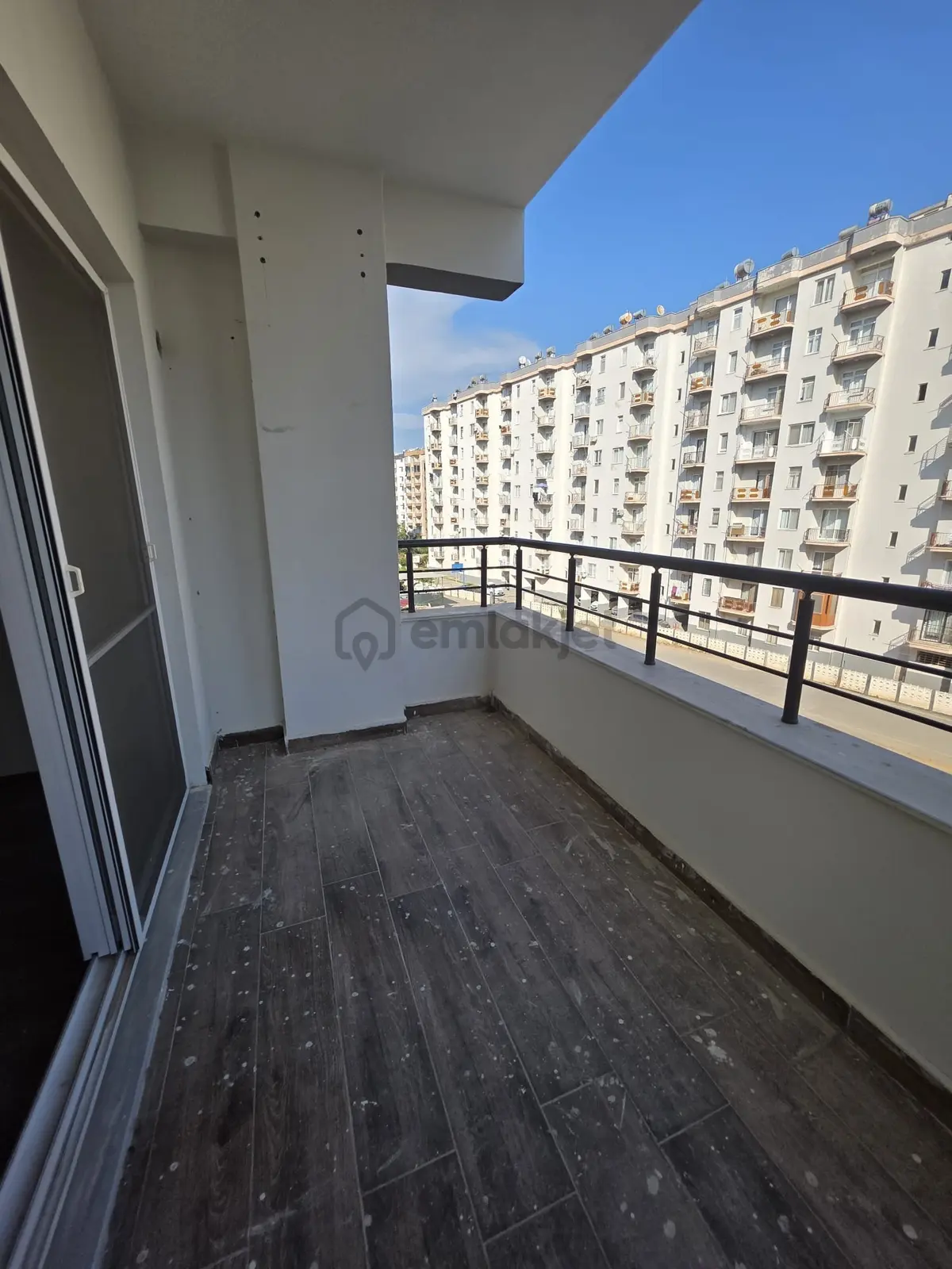 Mersin Erdemli Tömükte Denize Yürüme Mesafesinde Satılık 1+1 - 5