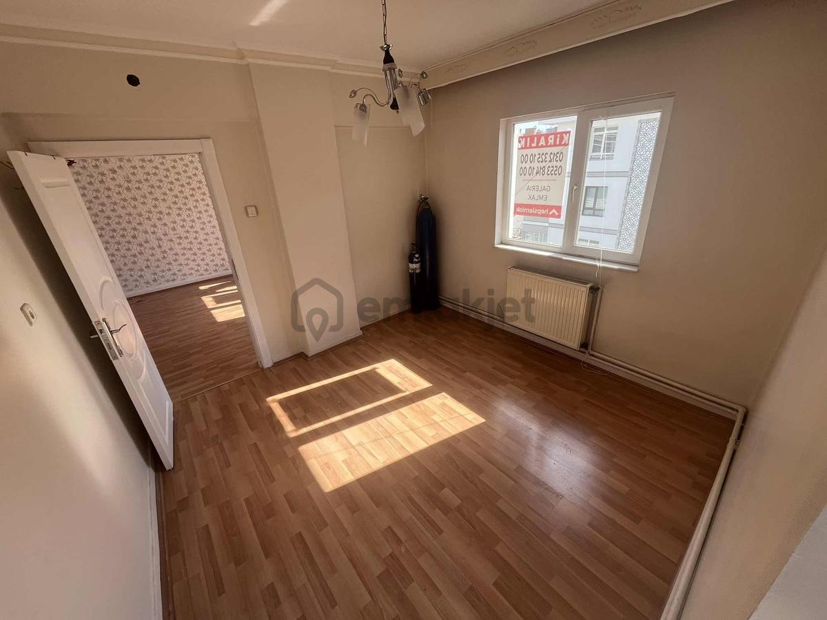 Gata Yakını Kiralık 3+1 En Üst Kat Çift Balkon Daire - 8