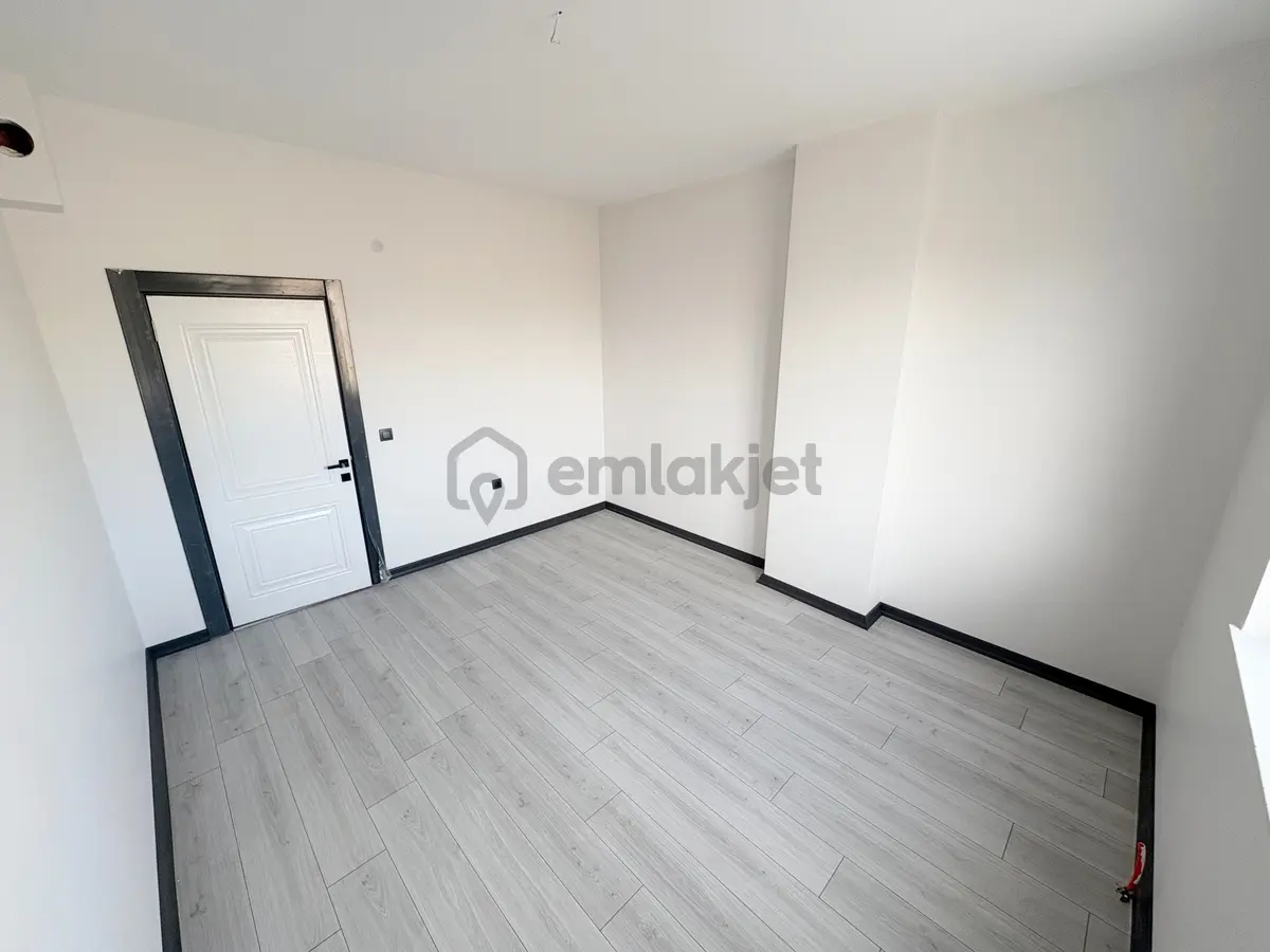 2+1 1.kat Sıfır Oturuma Hazır Geniş Ebeveyn Banyolu Asansörlü - 32