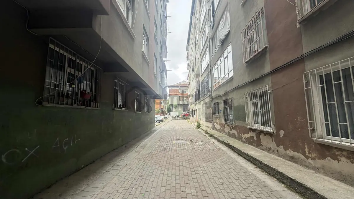 Kirazlıda Site İçerisinde 2+1 85 M2 Balkonlu Geniş Daire - 18