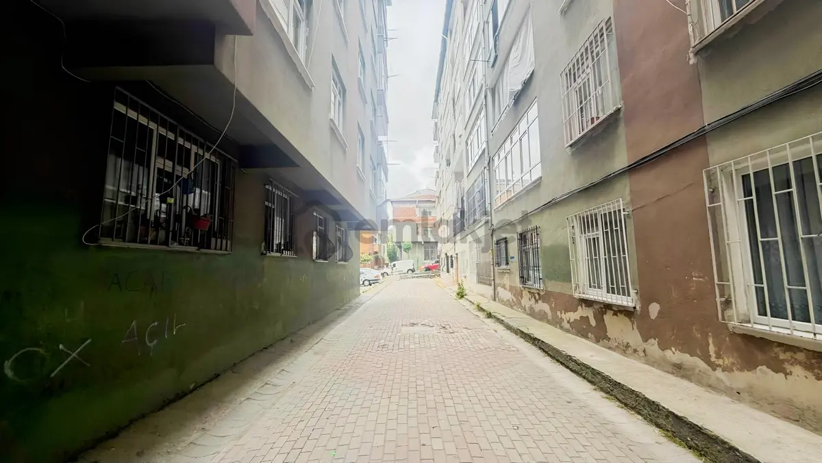 Kirazlıda Site İçerisinde 2+1 85 M2 Balkonlu Geniş Daire - 10