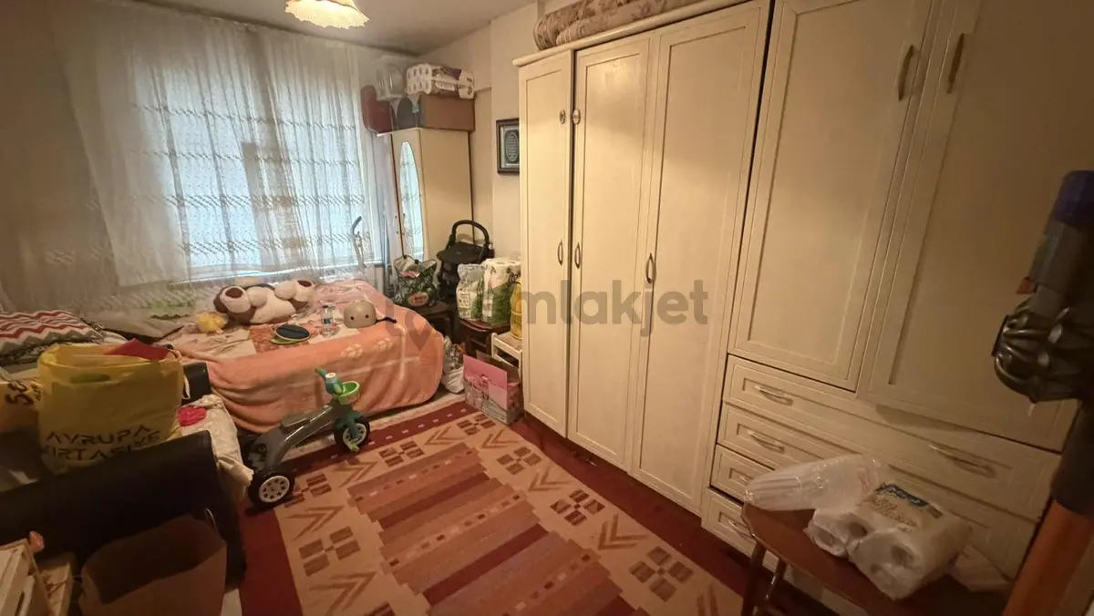 Kirazlıda Site İçerisinde 2+1 85 M2 Balkonlu Geniş Daire - 8