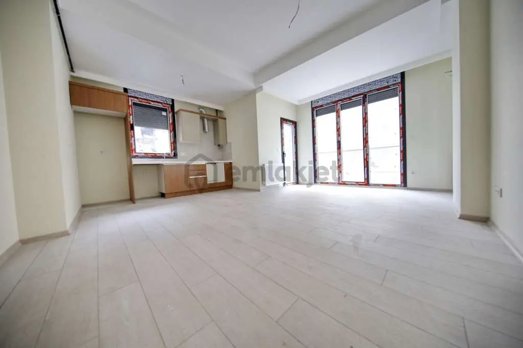 Kaçmaz'dan Altayçeşme'de Bağdat Caddesi Üzerinde Kiralık 2+1