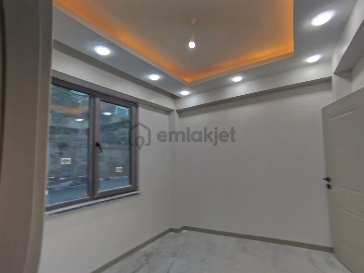 Serdivan'da Bahçeli Şömineli Ebeveyn Banyolu 3+1 Sıfır Daire - 15