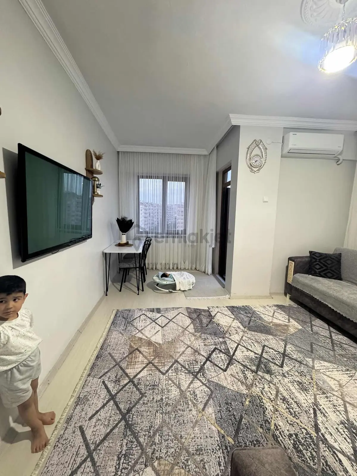 Ceza Evi Alt Köşede 3+1 Masraflı Daire!