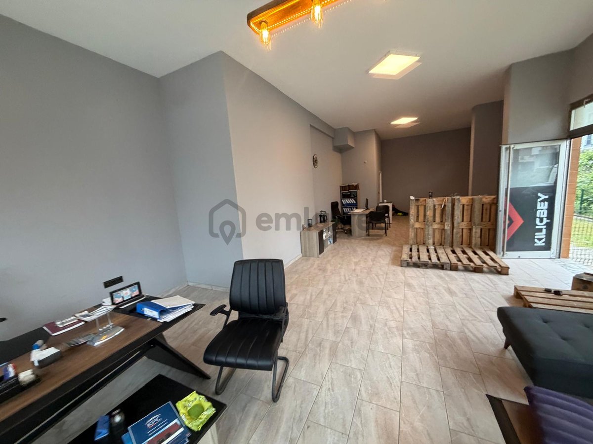 Araklı Da Kiralık Depolu Dükkan - 3