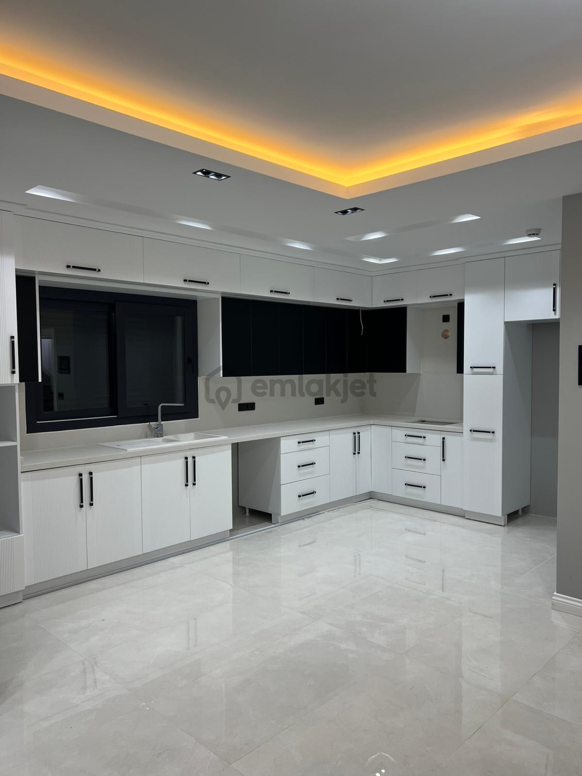 Satılık Lüks Deniz Manzaralı Villa - 10