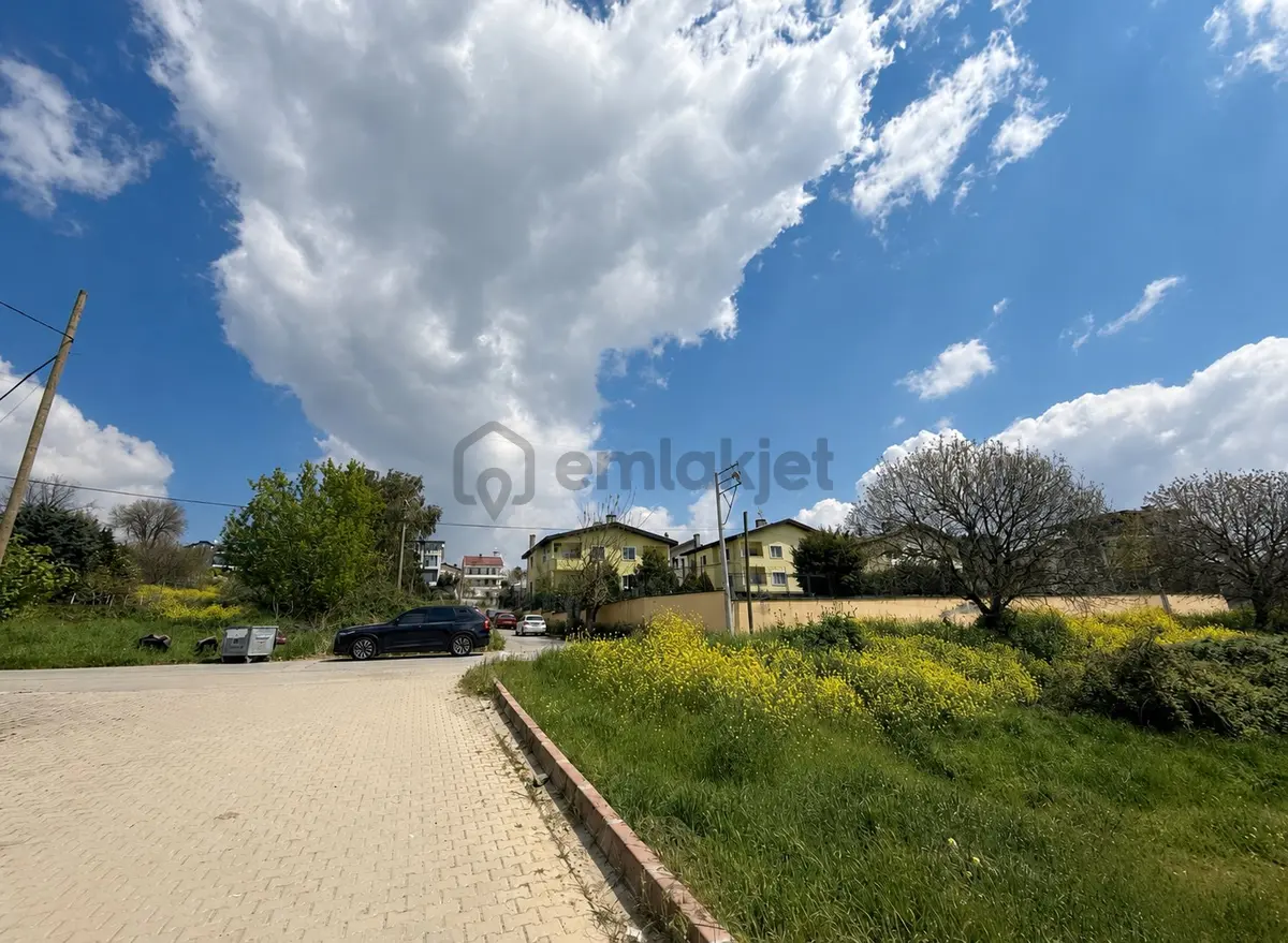 Bayramoğlu Merkezde 513m2 Satılık Villa Arsası - 5