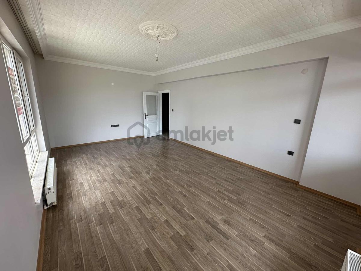 2000 Evler Mah.de Sultanpark'da İçi Ful Yapılı Satılık 4+1 Daire - 35