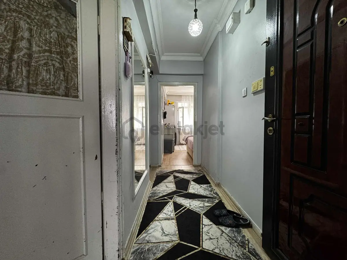 Ahmet Yesevi Cadde Yakını Geniş Arakat Daire - 24