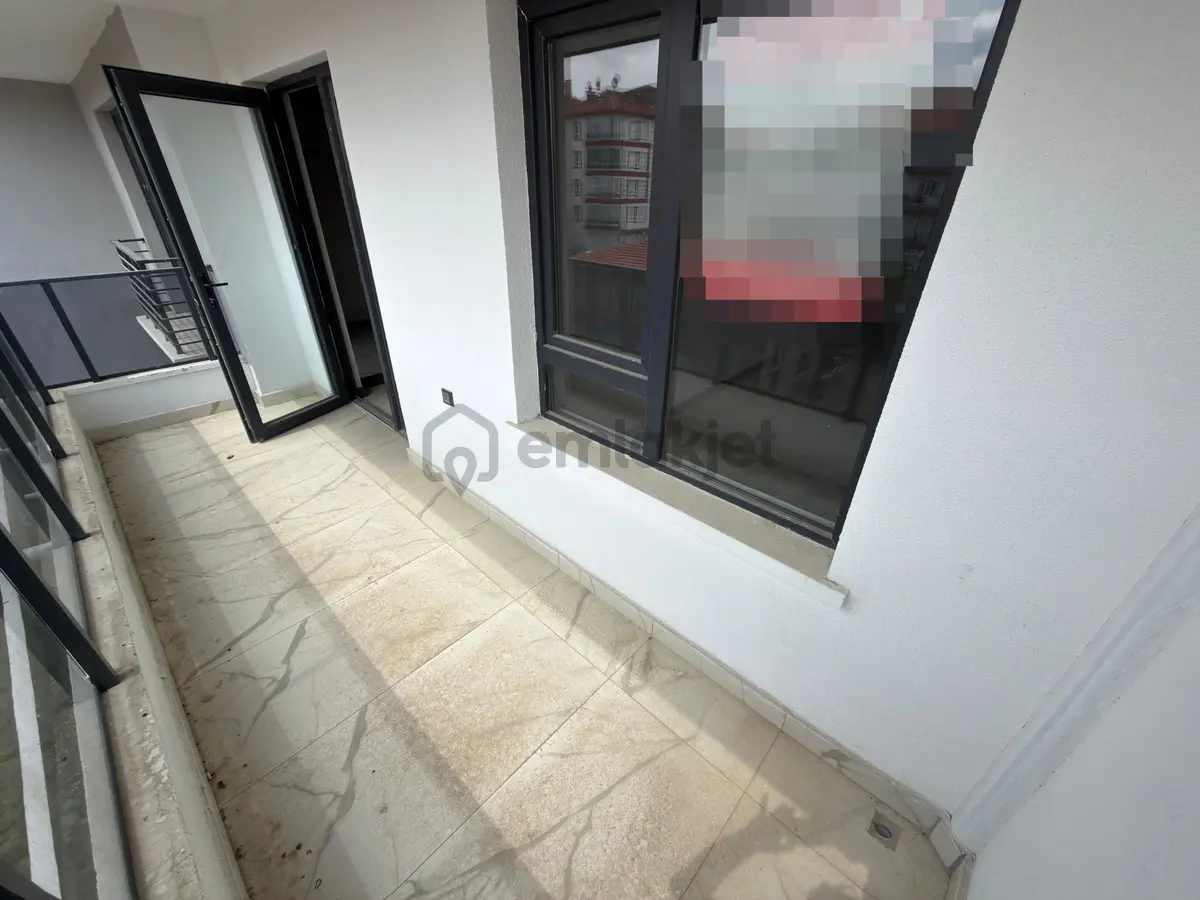 Özçeliklerden Cadde Yakını Çift Banyo Köşe Başı 140m2 3+1 Dairee - 32