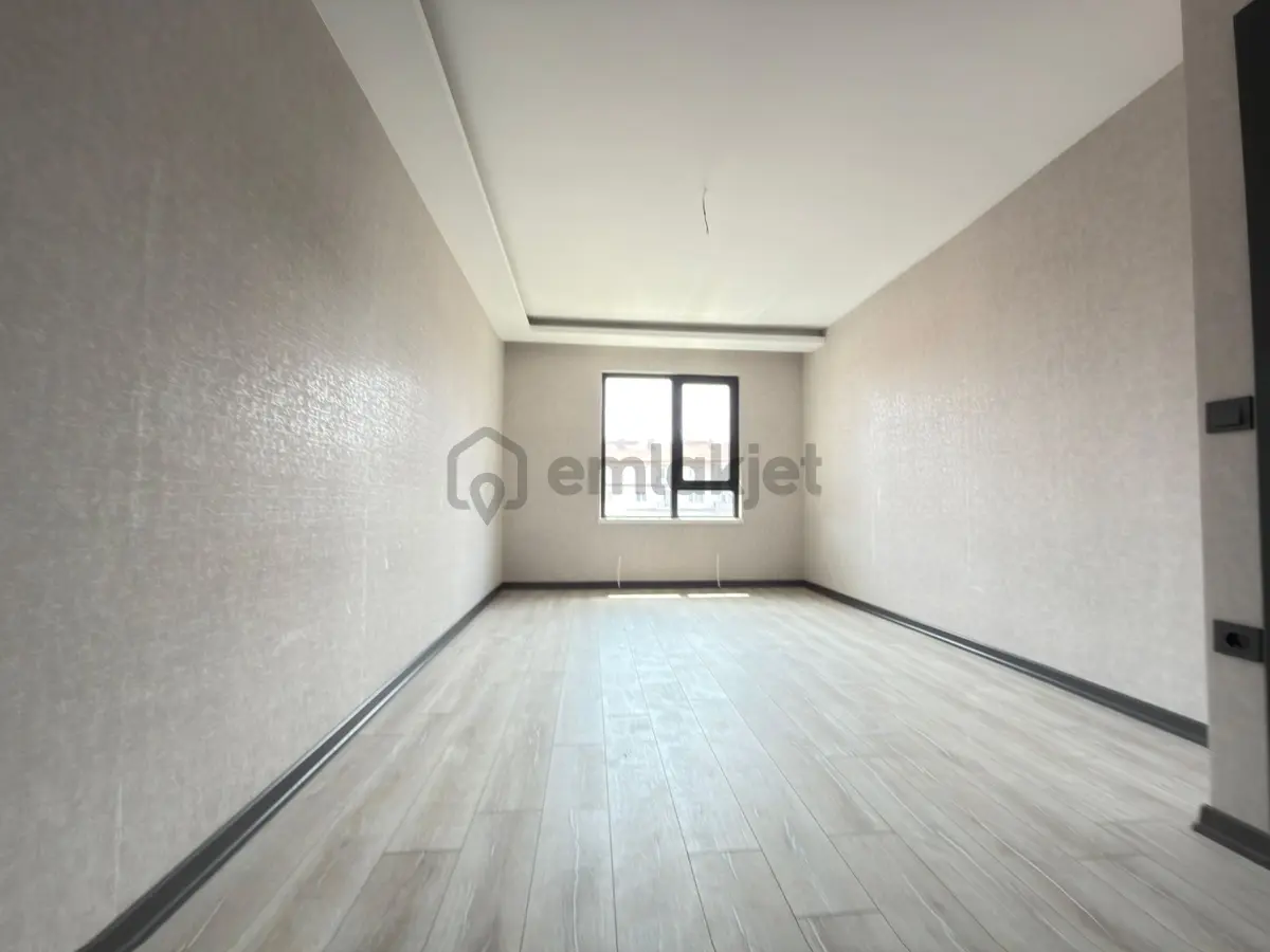 Özçeliklerden Cadde Yakını Çift Banyo Köşe Başı 140m2 3+1 Dairee - 28