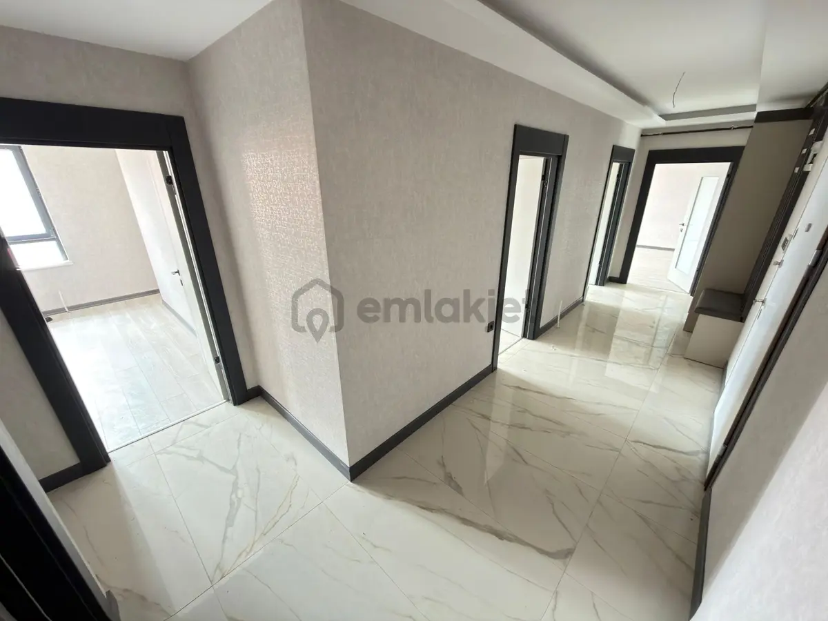 Özçeliklerden Cadde Yakını Çift Banyo Köşe Başı 140m2 3+1 Dairee - 27