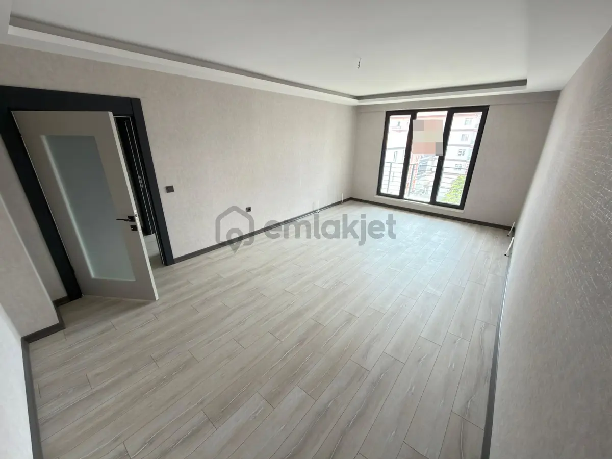 Özçeliklerden Cadde Yakını Çift Banyo Köşe Başı 140m2 3+1 Dairee - 14