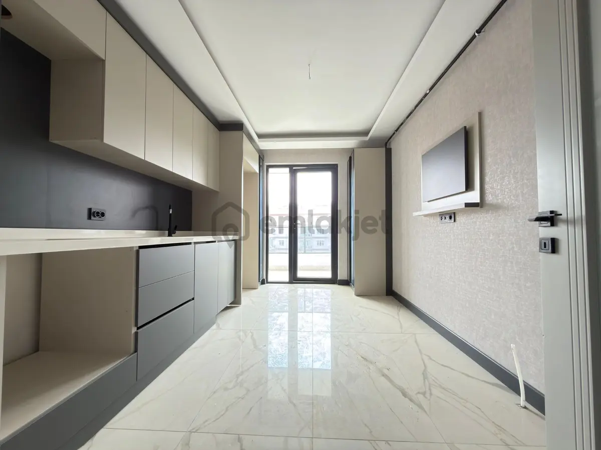 Özçeliklerden Cadde Yakını Çift Banyo Köşe Başı 140m2 3+1 Dairee - 18