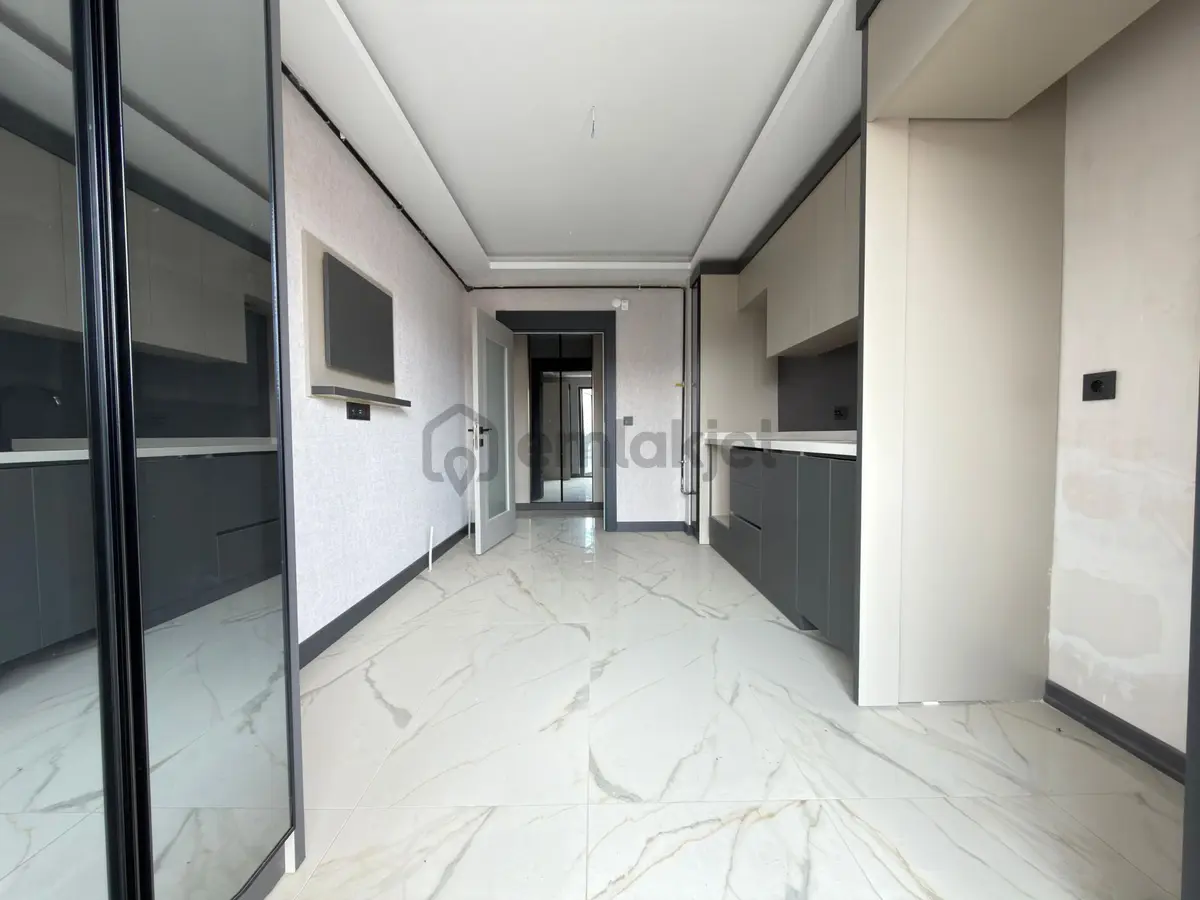 Özçeliklerden Cadde Yakını Çift Banyo Köşe Başı 140m2 3+1 Dairee - 2