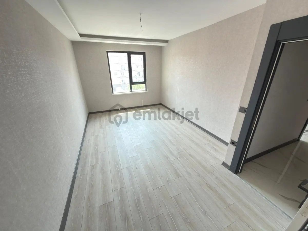 Özçeliklerden Cadde Yakını Çift Banyo Köşe Başı 140m2 3+1 Dairee - 6