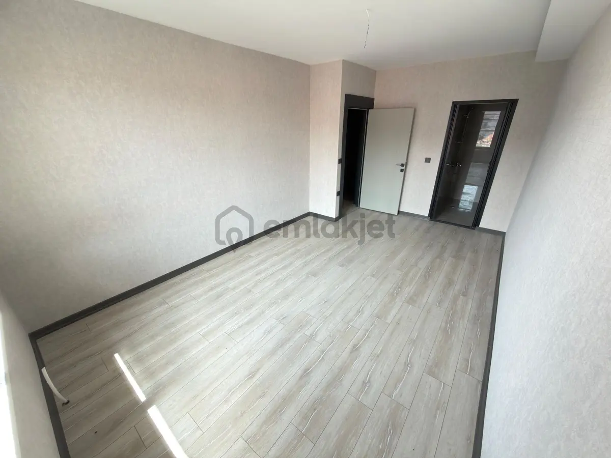 Özçeliklerden Cadde Yakını Çift Banyo Köşe Başı 140m2 3+1 Dairee - 8