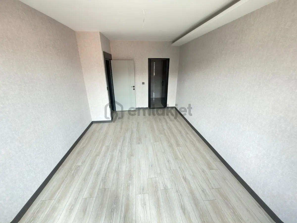 Özçeliklerden Cadde Yakını Çift Banyo Köşe Başı 140m2 3+1 Dairee - 5