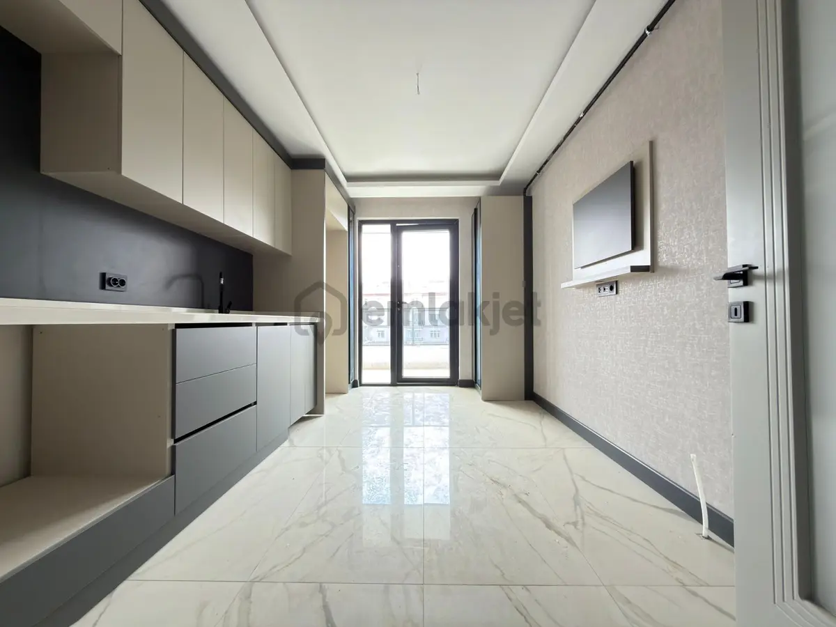 Özçeliklerden Cadde Yakını Çift Banyo Köşe Başı 140m2 3+1 Dairee - 13