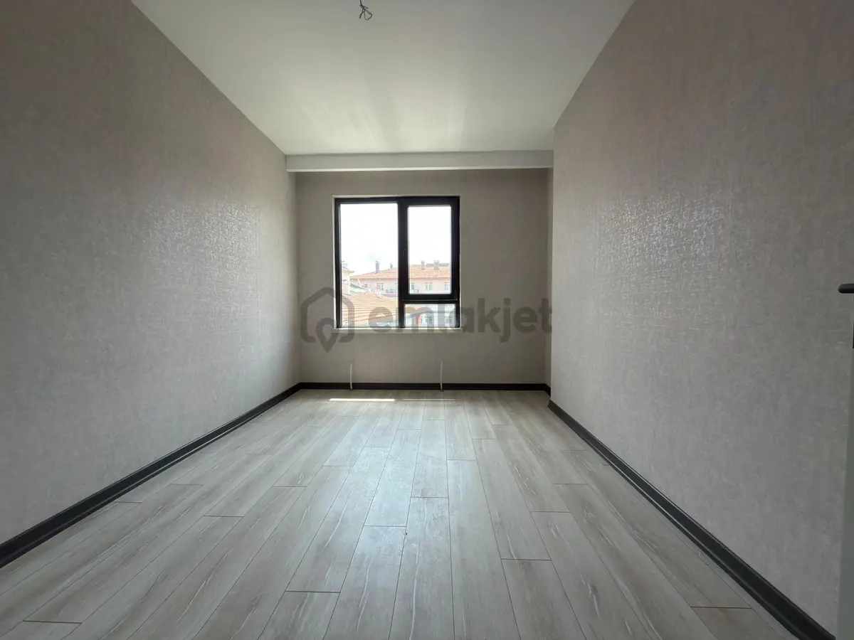 Özçeliklerden Cadde Yakını Çift Banyo Köşe Başı 140m2 3+1 Dairee - 9