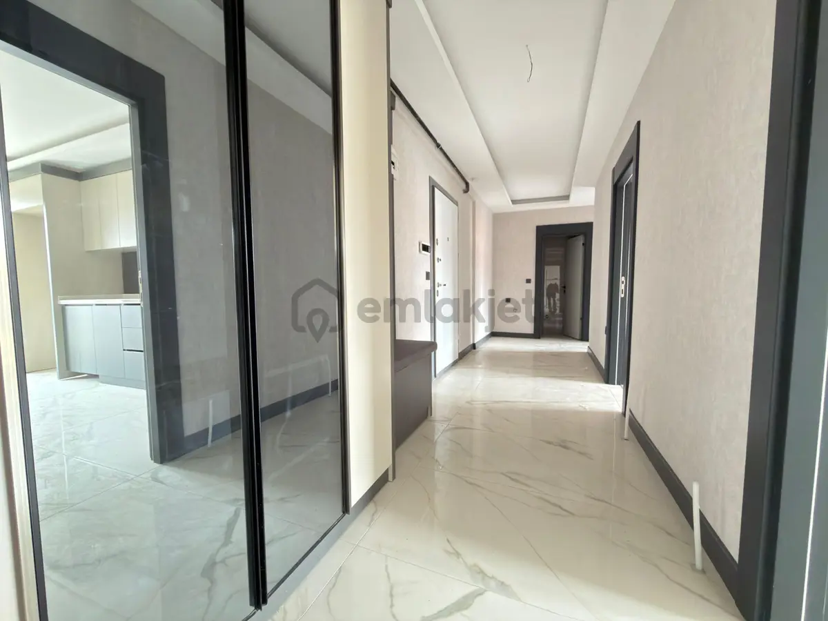 Özçeliklerden Cadde Yakını Çift Banyo Köşe Başı 140m2 3+1 Dairee - 7