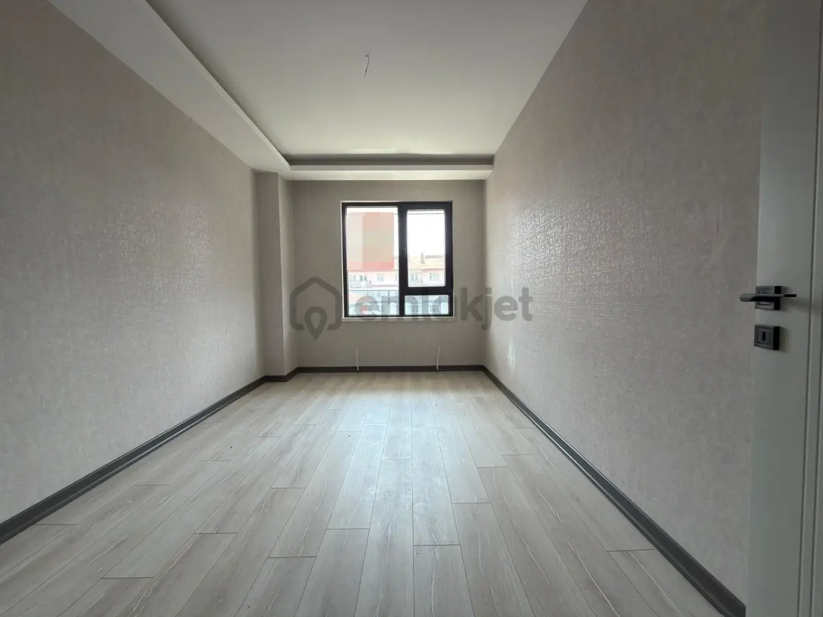 Özçeliklerden Cadde Yakını Çift Banyo Köşe Başı 140m2 3+1 Dairee - 22
