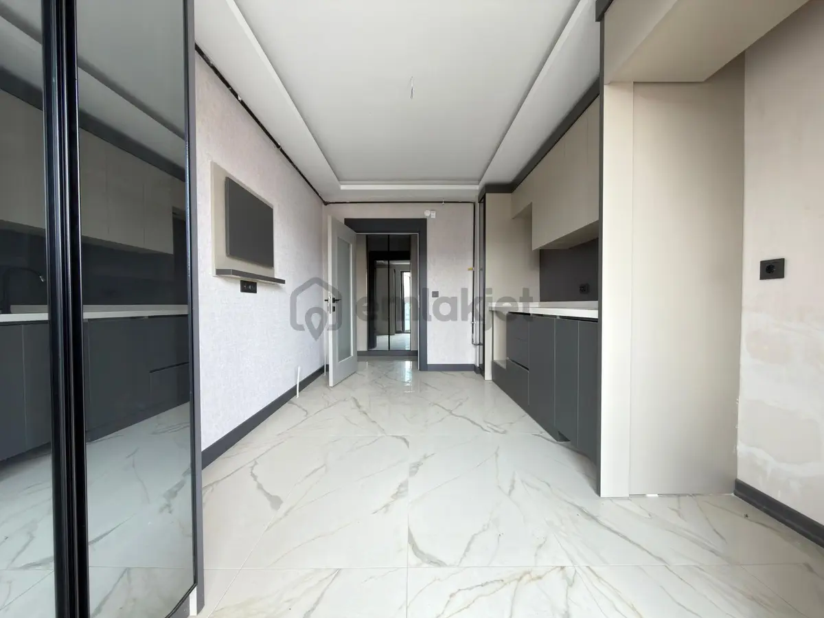 Özçeliklerden Cadde Yakını Çift Banyo Köşe Başı 140m2 3+1 Dairee - 24