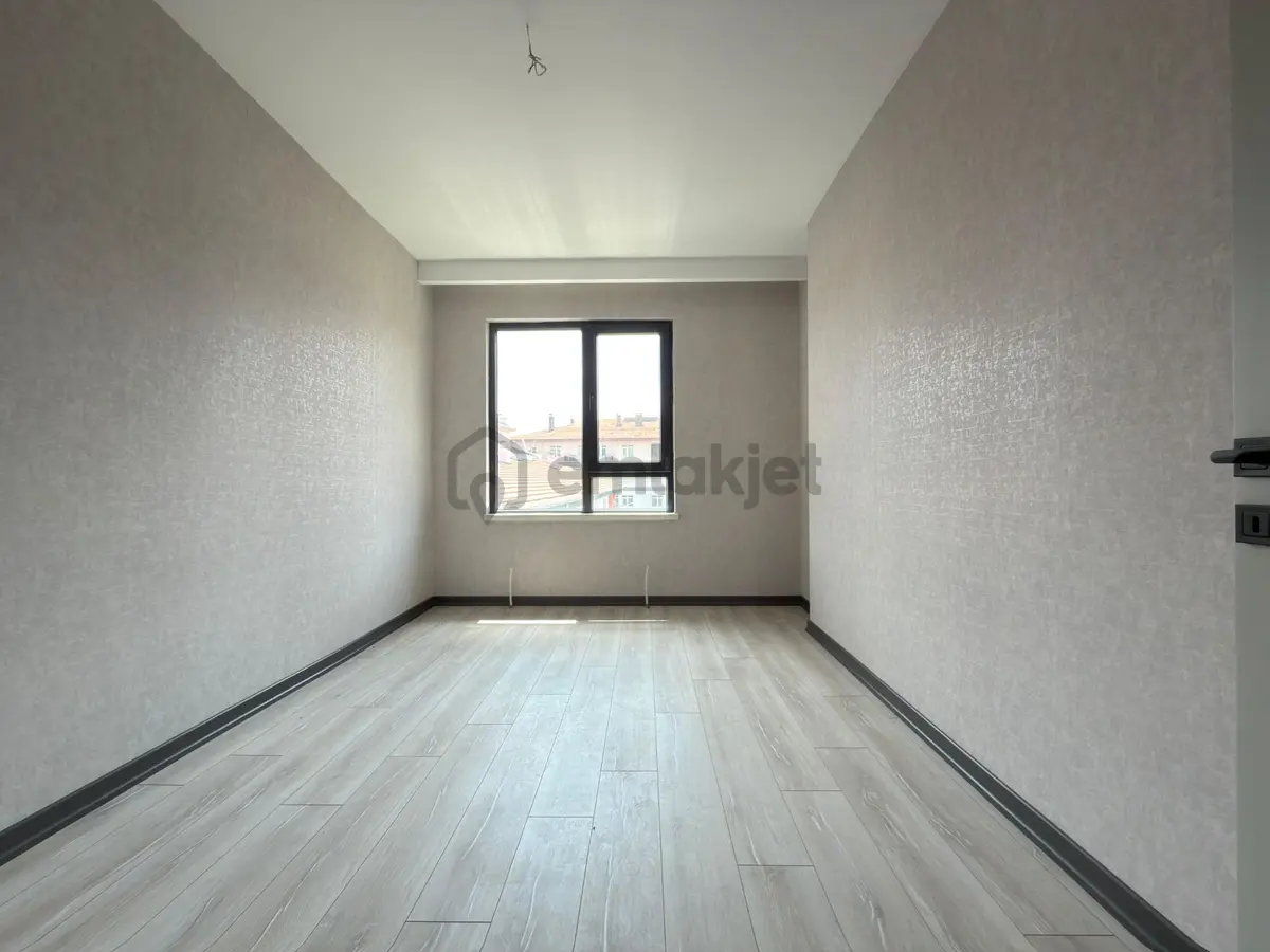 Özçeliklerden Cadde Yakını Çift Banyo Köşe Başı 140m2 3+1 Dairee - 21