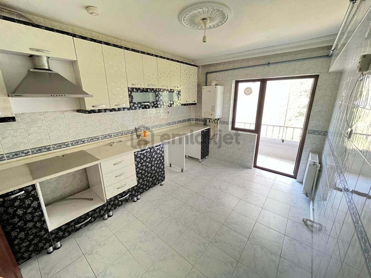 Karapürçekte Merkeze Yakın Katta 3+1 - 13