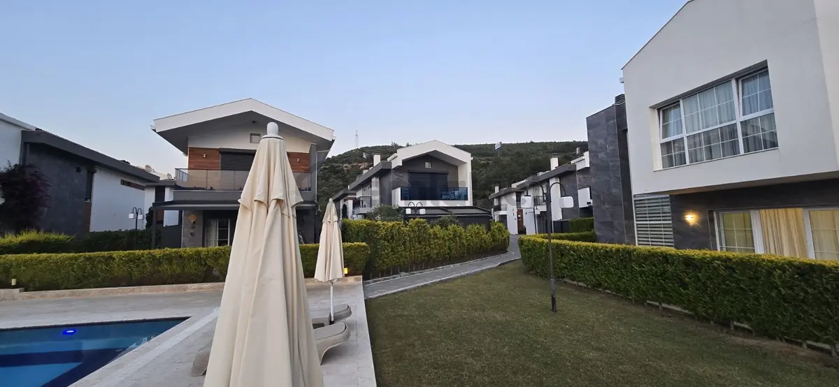 Kuşadası Satılık 4+1 Villa Eşyalı - 16