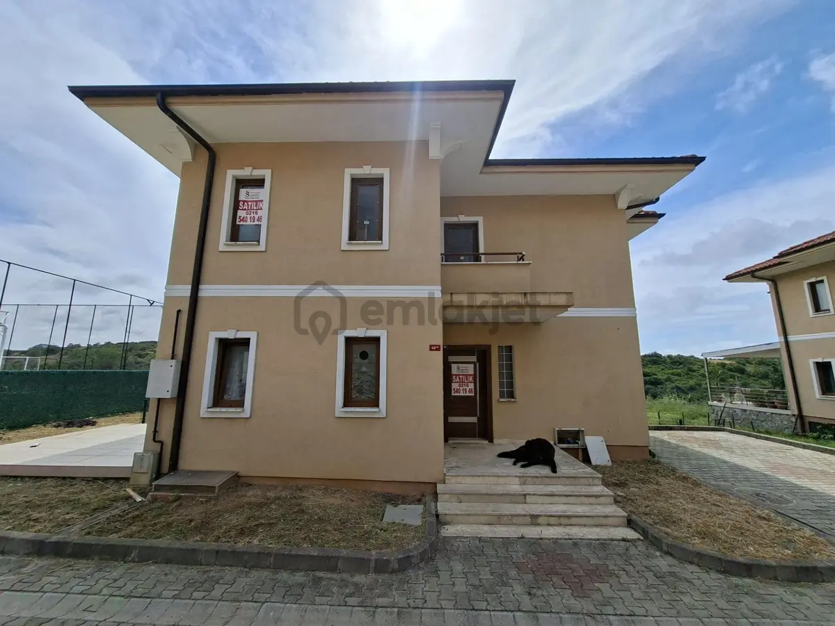 Riva Flora Evlerinde Müstakil,natamam Yapı, 5+1 Satılık Villa