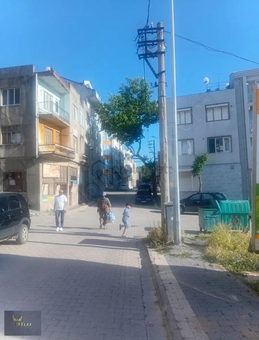 Çınarlı Mahallesinde Balkonlu 2+0 Satılık Daire - 2