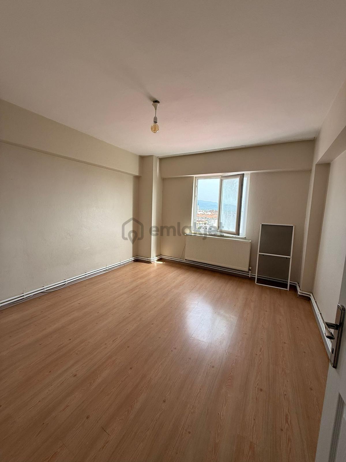 Hürriyet Caddesi Üstü Kiralık Daire - 16