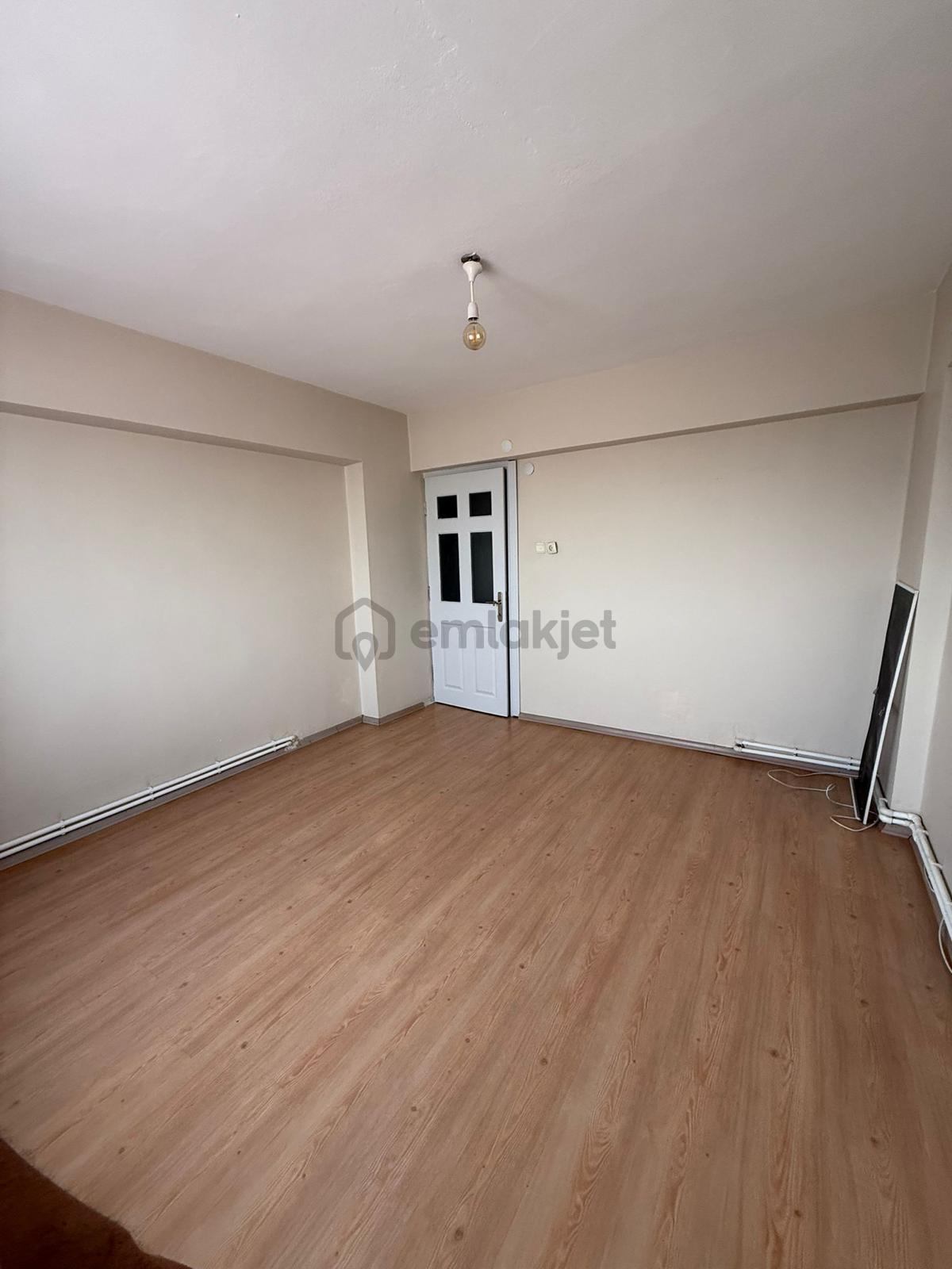Hürriyet Caddesi Üstü Kiralık Daire - 11