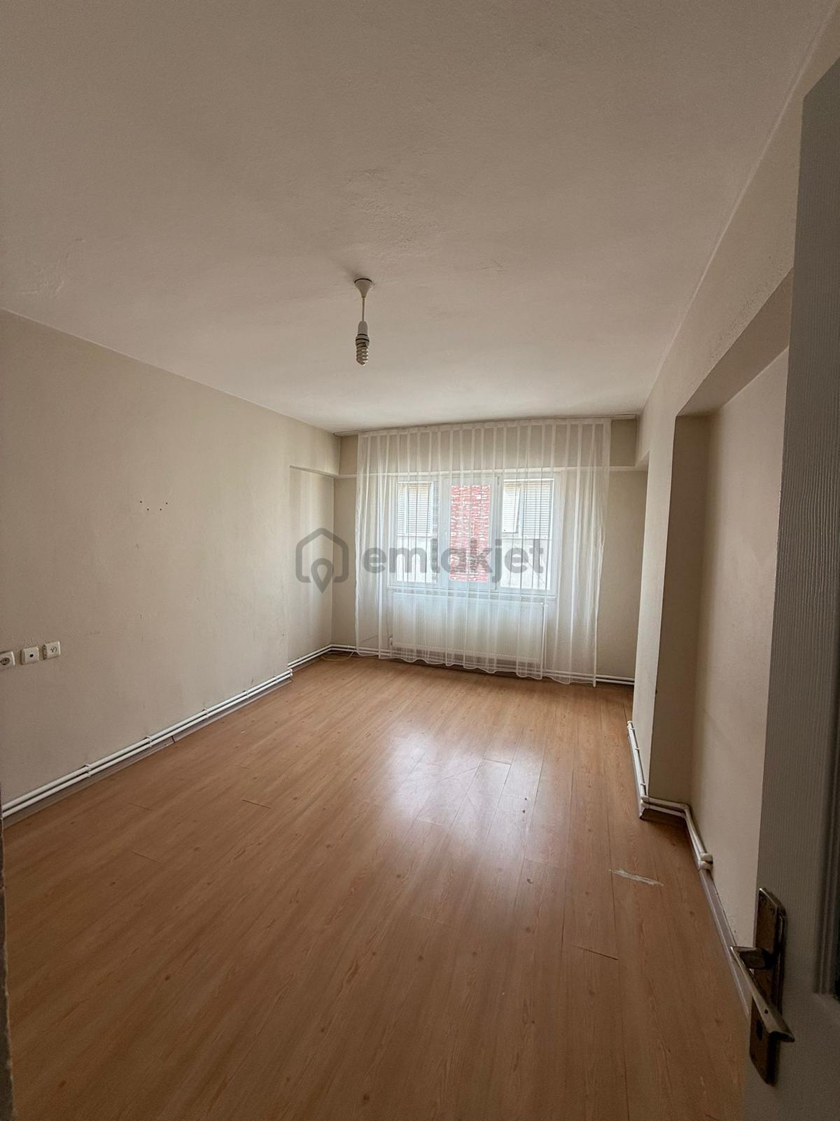 Hürriyet Caddesi Üstü Kiralık Daire - 9