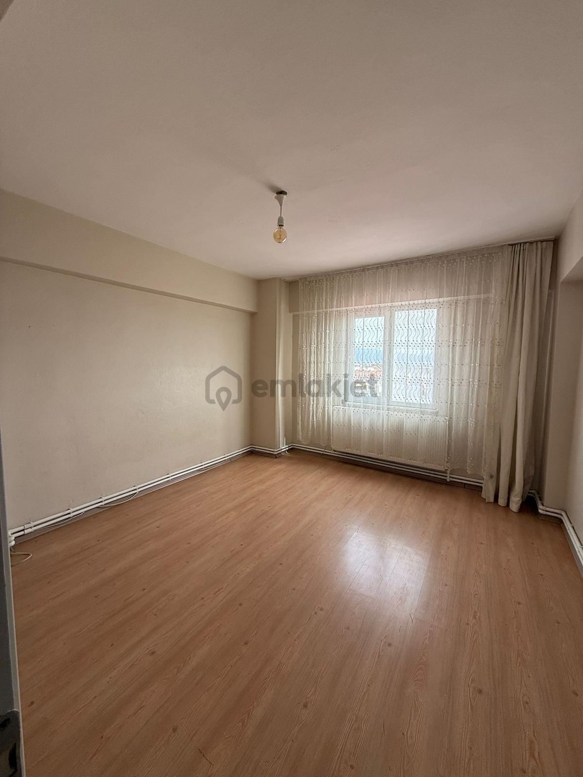 Hürriyet Caddesi Üstü Kiralık Daire - 4